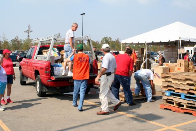 Discipleship Ministries unloads its relief supplies at the PRC Aid Station 