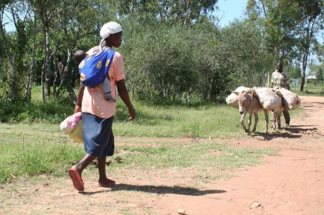 Villagers on the road to Homa-Bay 