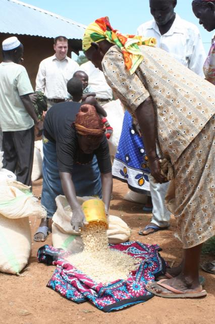 The distribution of Corn (hindi) to the people of Homa-Bay 