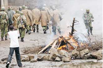Police pursue rival groups who fought in Huruma Estate in Nairobi