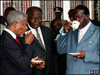Kofi Annan (l) has brought the rivals together but they can't agree